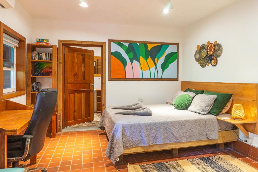 Postel nebo postele na pokoji v ubytování TropicalArts Resort&Studios