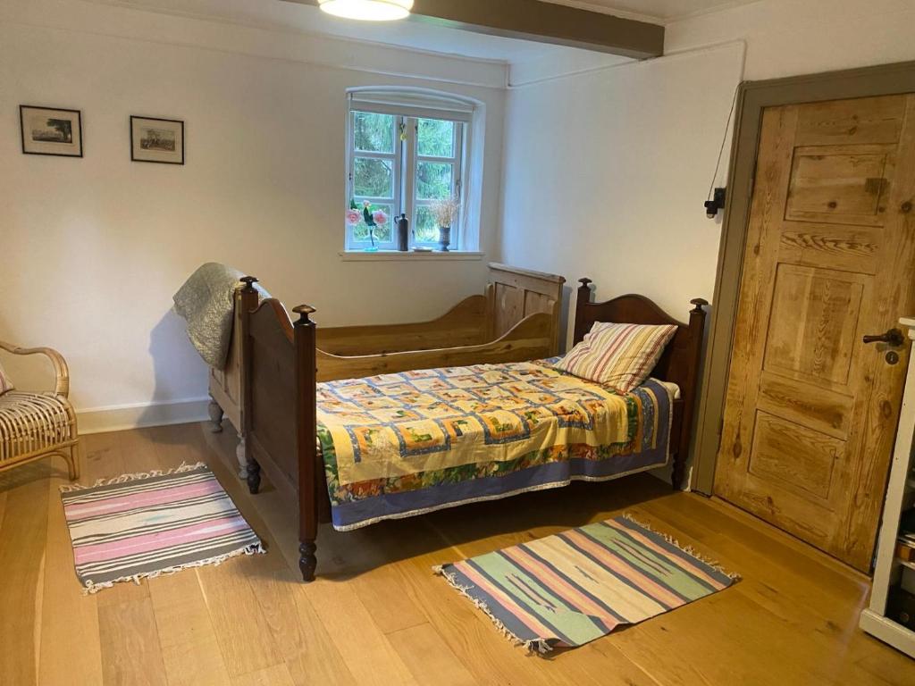 Postel nebo postele na pokoji v ubytování Cozy cottage getaway Holse