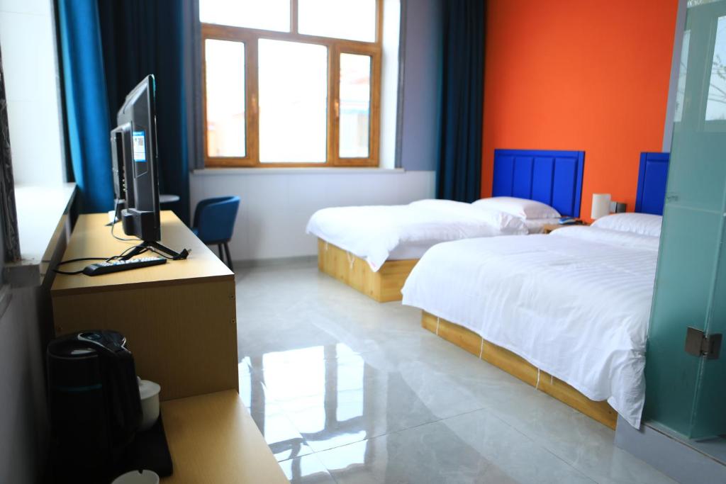 Postel nebo postele na pokoji v ubytování Hongge Hotel - Harbin Taiping Airport