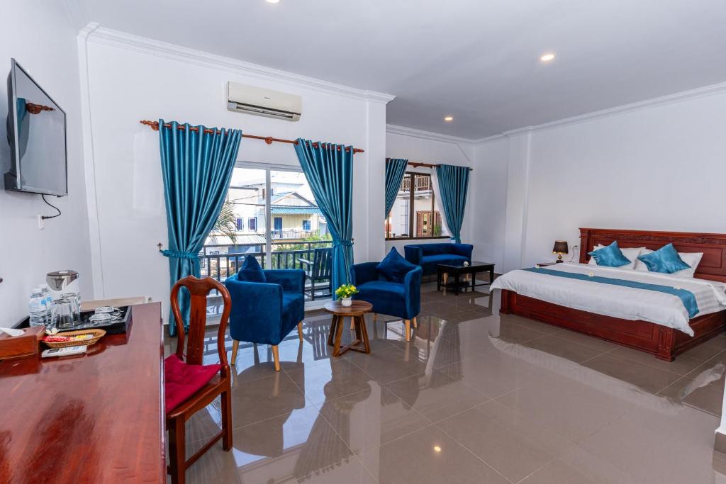 Postel nebo postele na pokoji v ubytování Rithy Rin Angkor Hotel