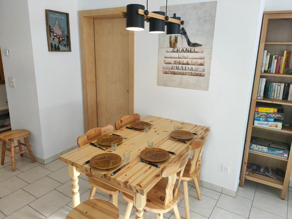 Knihovna v apartmánu