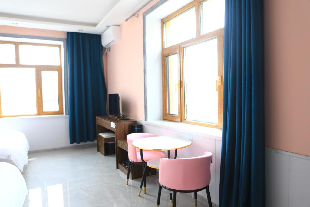 TV a/nebo společenská místnost v ubytování Hongge Hotel - Harbin Taiping Airport