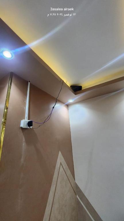 Ένα μπάνιο στο استديوهات للايجار في اكتوبر الحي الاول مجاورة تامنه أرضي مرتفع
