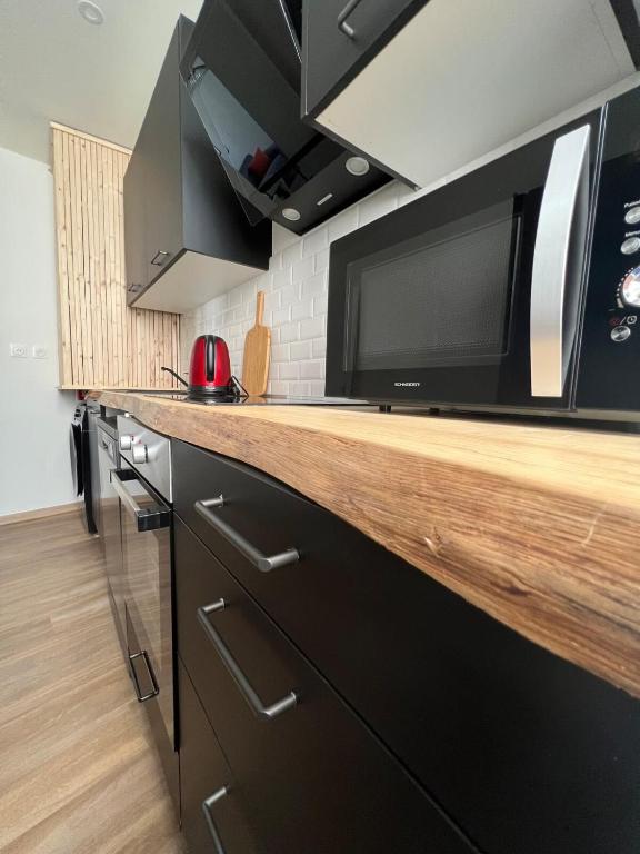 Kuchyňa alebo kuchynka v ubytovaní Casa Faro -T2 -Hyper Centre Brive -Rue Commerçante