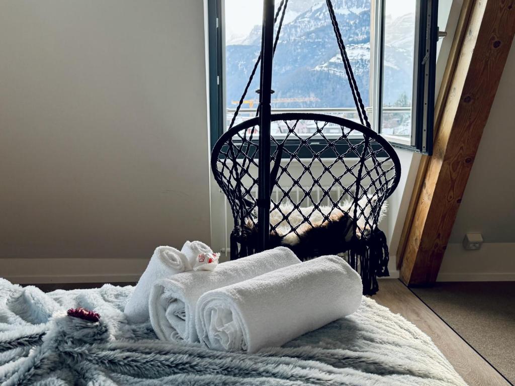 Postel nebo postele na pokoji v ubytování Dora o wellness o mountainview o lake Lucerne