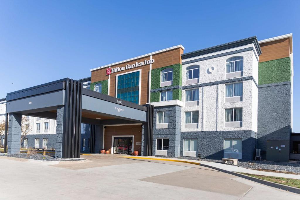 Hilton Garden Inn Des Moines Airport - Housity