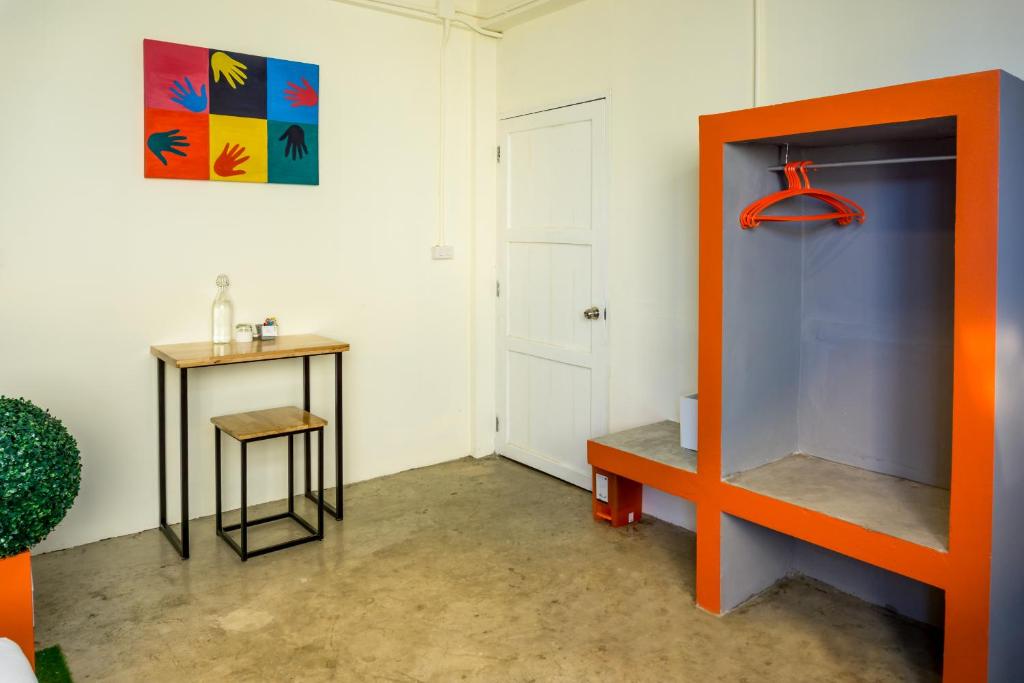 Love CNX Guesthouse - Deluxe Double Room With Balcony