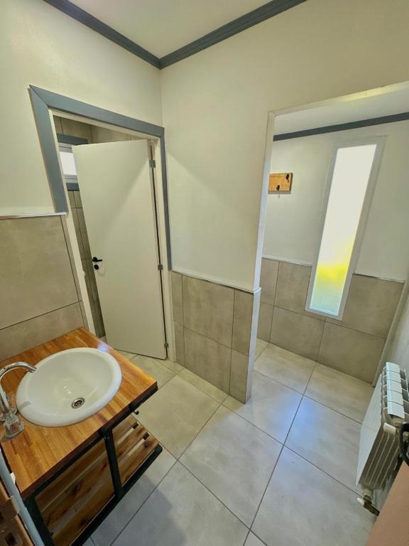 Koupelna v ubytování LAKU Hostel