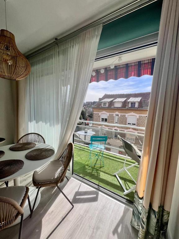 Bazén v ubytovaní Casa Bert - T2 avec Parking&Balcon en Centre Ville alebo v jeho blízkosti