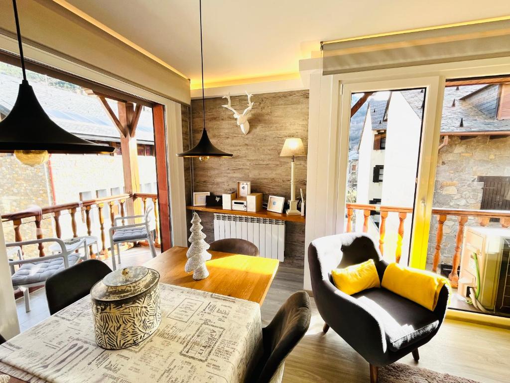 UP BENASQUE FLOR de NIEVE - Apartamento Superior
