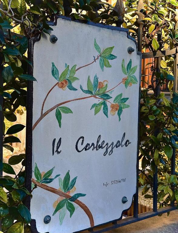 a sign with a tree painted on it at Il corbezzolo in Linguaglossa
