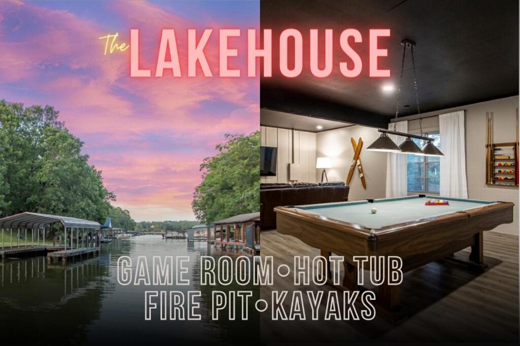 een kamer met een pooltafel en een huis aan het meer bij Lakefront, Game Room, Hot Tub, Fire Pit in Hot Springs
