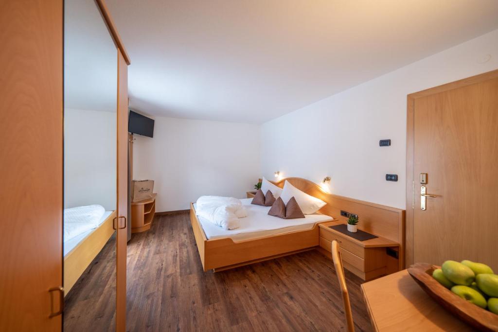 Postel nebo postele na pokoji v ubytování Hotel Christoph