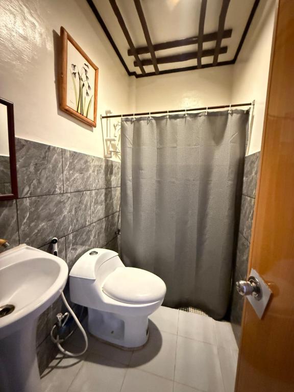 Lolo Bob's Bed And Breakfast 5