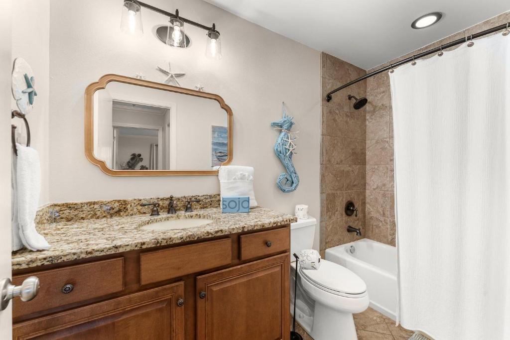 Ein Badezimmer in der Unterkunft Fairways 228 &quot;Bluegrass Bungalow&quot;
