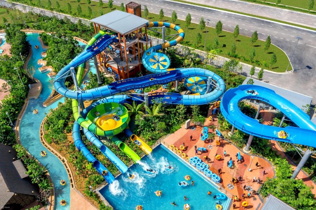 Bazén v ubytování KaiSplash Splashmania Gamuda Cove nebo v jeho okolí
