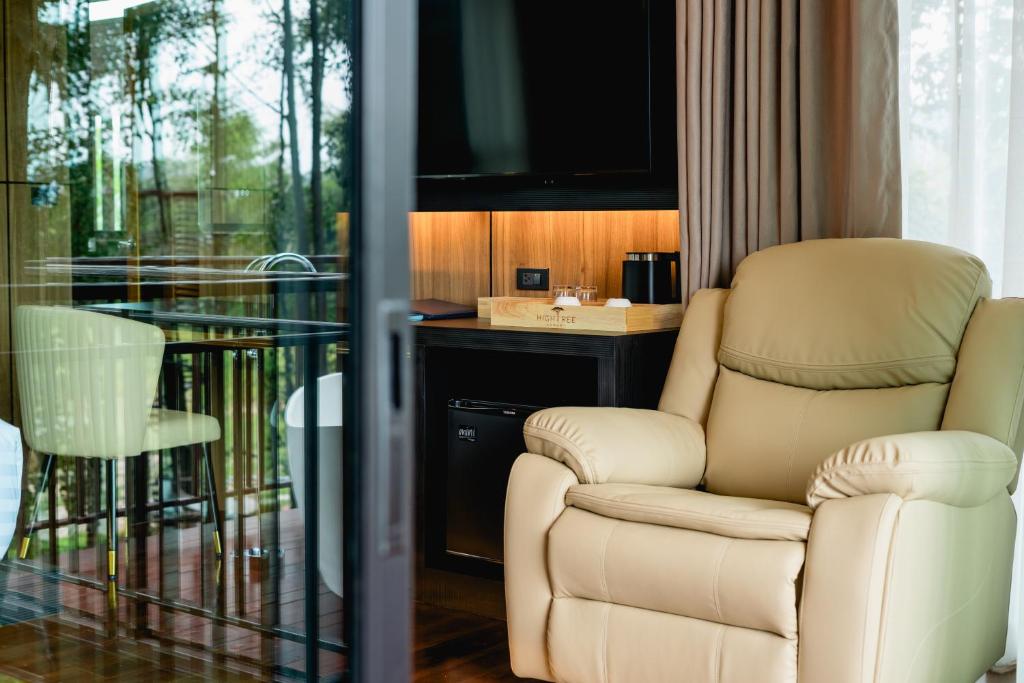 Posezení v ubytování High Tree Resort, Krabi