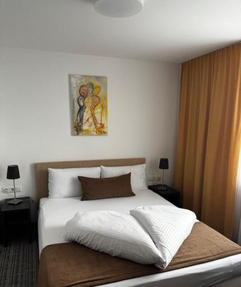 Postel nebo postele na pokoji v ubytování Hotel Garni Tannleger B&B