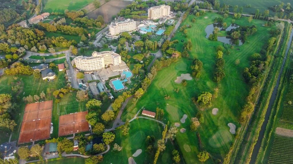 Letecký snímek ubytování Galzignano Resort Terme & Golf - Hotel Majestic