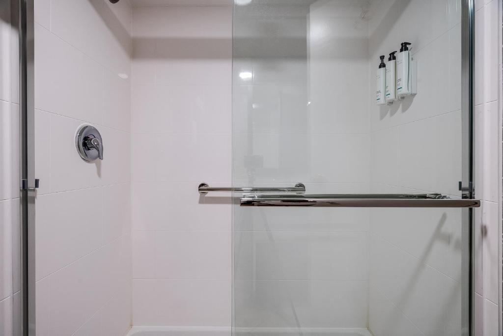 Monte Carlo Inn Toronto West Suites - Resim 25