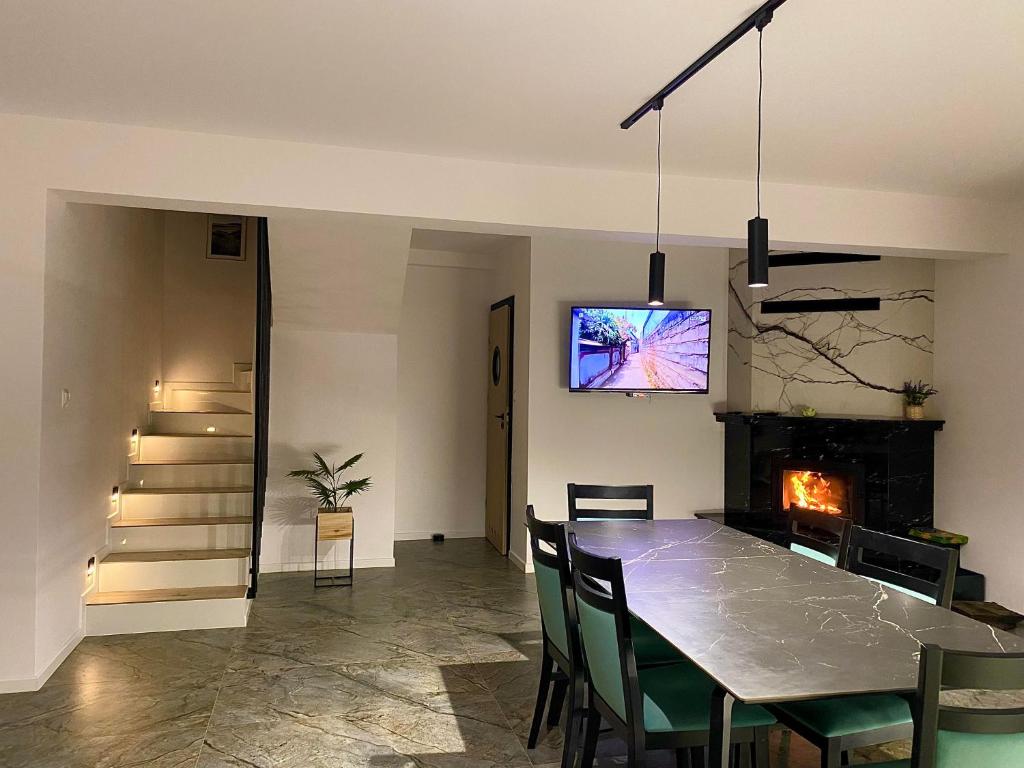 Μια τηλεόραση ή/και κέντρο ψυχαγωγίας στο Apartamenty Morska 65