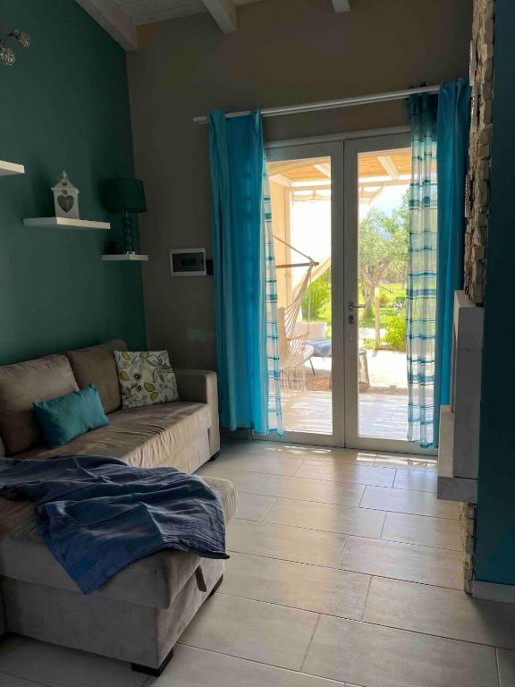 VILLA AUREA Apartment in Castiadas的休息区