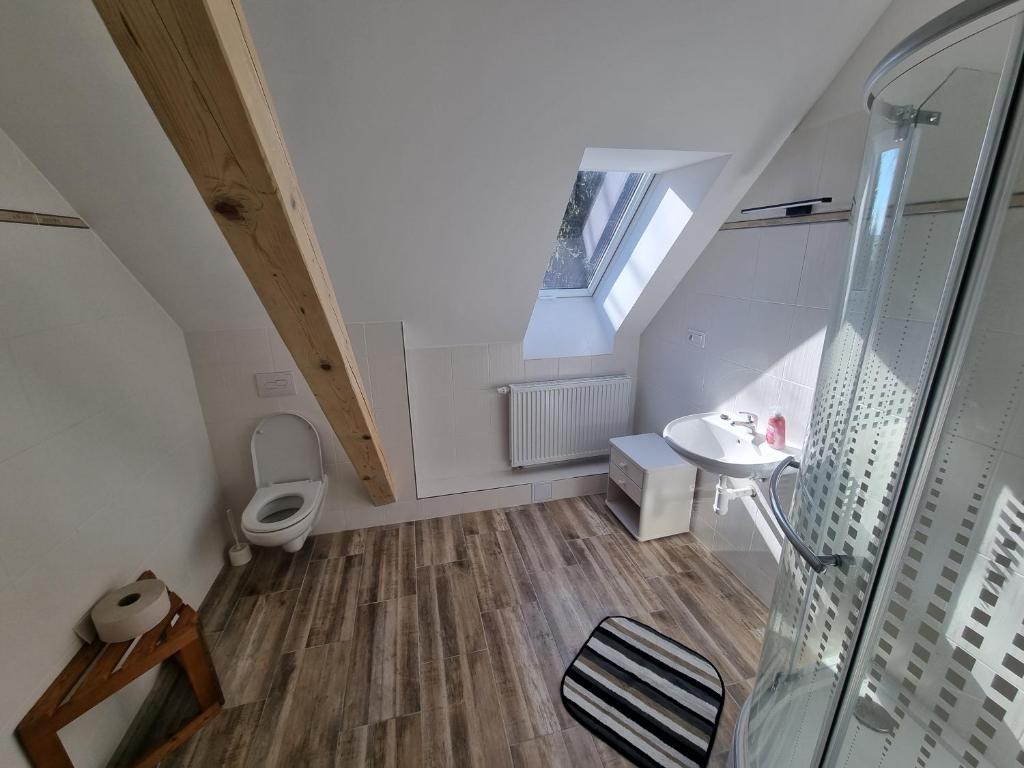 Koupelna v ubytování Chatky a apartmány Apollo na Vysočině