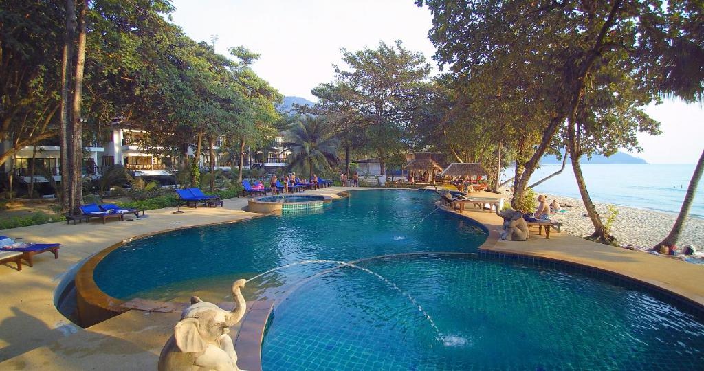 Bazén v ubytování Siam Beach Resort nebo v jeho okolí