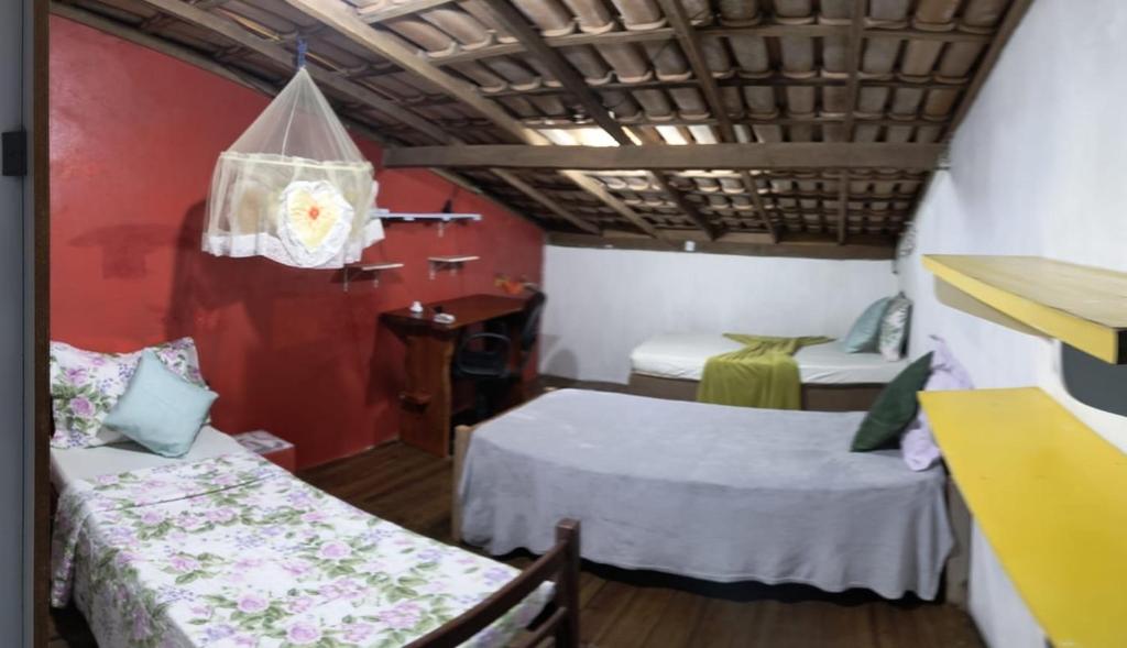 Ένα ή περισσότερα κρεβάτια σε δωμάτιο στο Casa confortável - 15min da praia