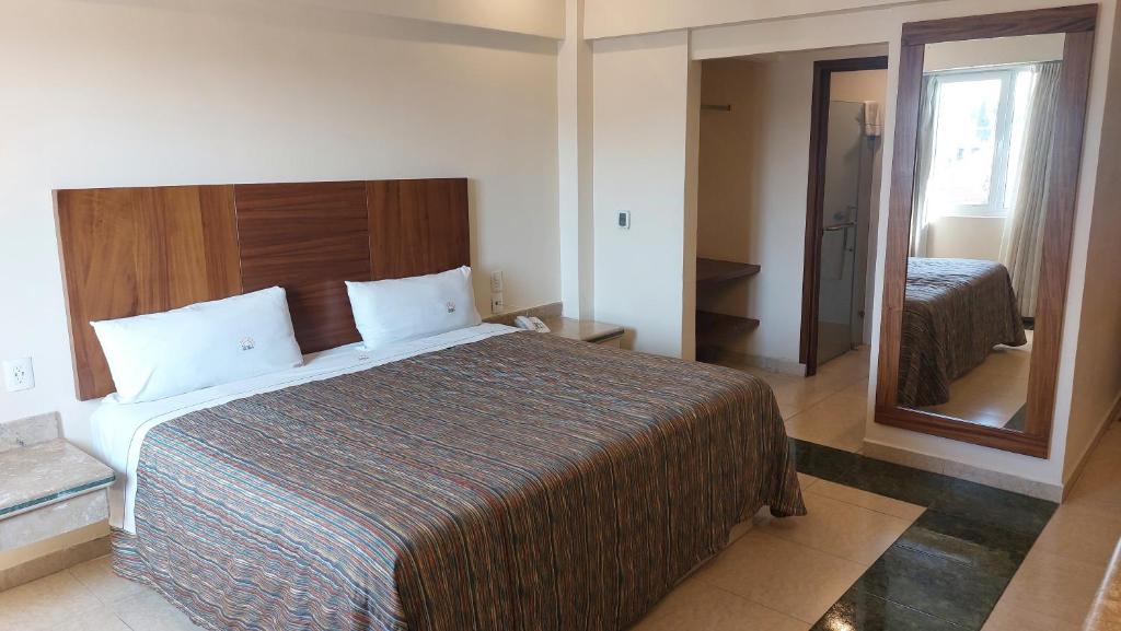 Postel nebo postele na pokoji v ubytování Hotel Real Del Sol - Zona Expo Industrial