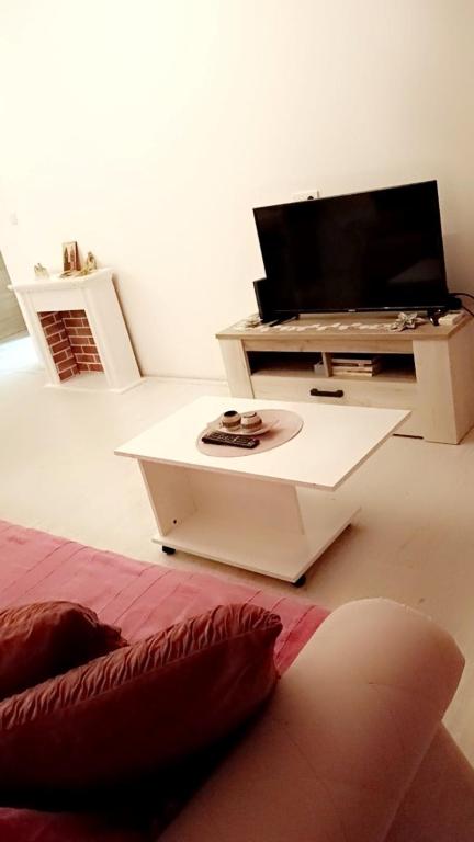 TV a/nebo společenská místnost v ubytování Stan na dan 2