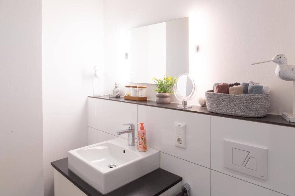 MiCasa OL - Deluxe Apartment mit Stil - Carport Stellplatz - Küche - WLAN - 3,7 KW Steckdose für E Auto - Terrasse - 3