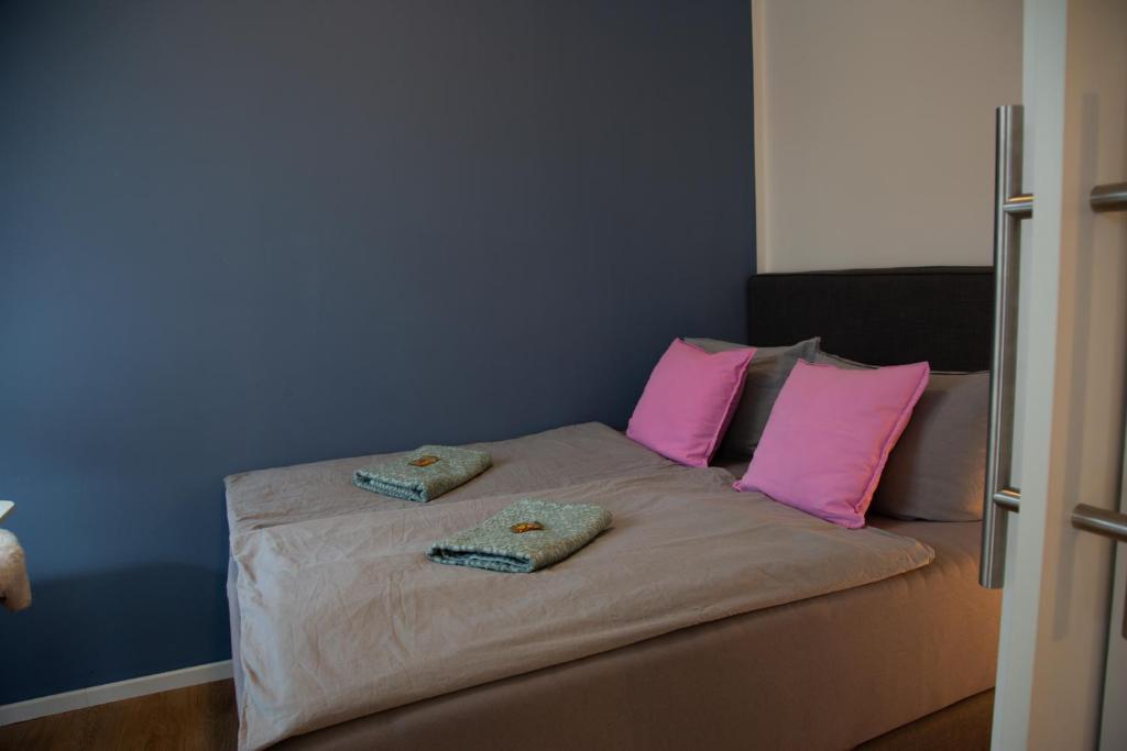 MiCasa OL - Deluxe Apartment mit Stil - Carport Stellplatz - Küche - WLAN - 3,7 KW Steckdose für E Auto - Terrasse - 9