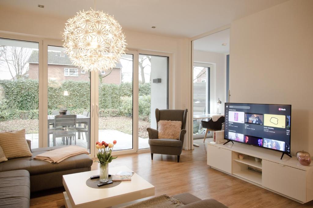 MiCasa OL - Deluxe Apartment mit Stil - Carport Stellplatz - Küche - WLAN - 3,7 KW Steckdose für E Auto - Terrasse - 2