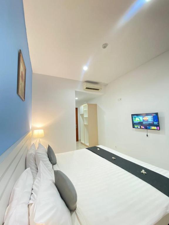 Postel nebo postele na pokoji v ubytování TOS Hotel & Convention Center Tangerang Powered by Archipelago