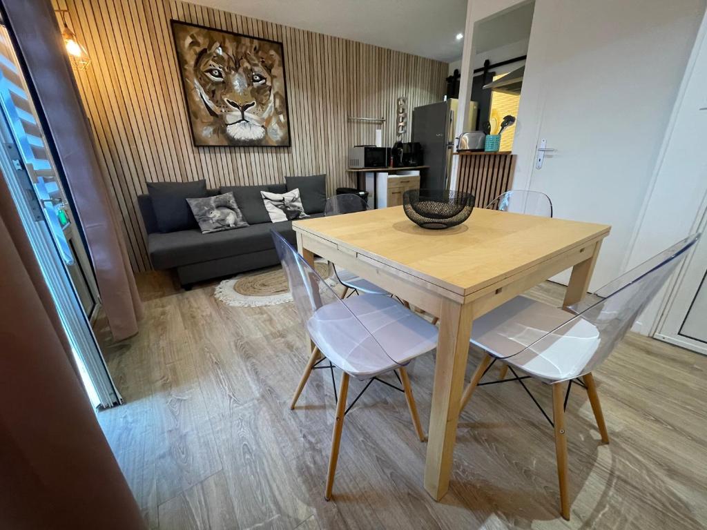 Kuchyň nebo kuchyňský kout v ubytování appartement avec Wifi résidence Les sables face mer