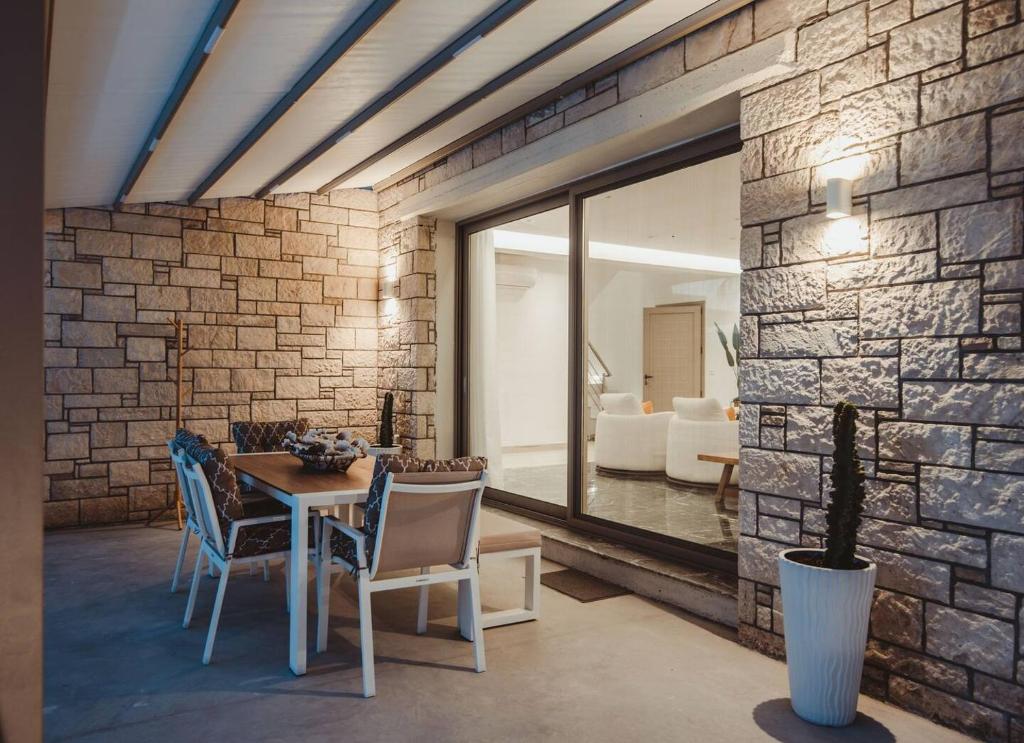 Część wypoczynkowa w obiekcie 3 Muses Luxury Villas