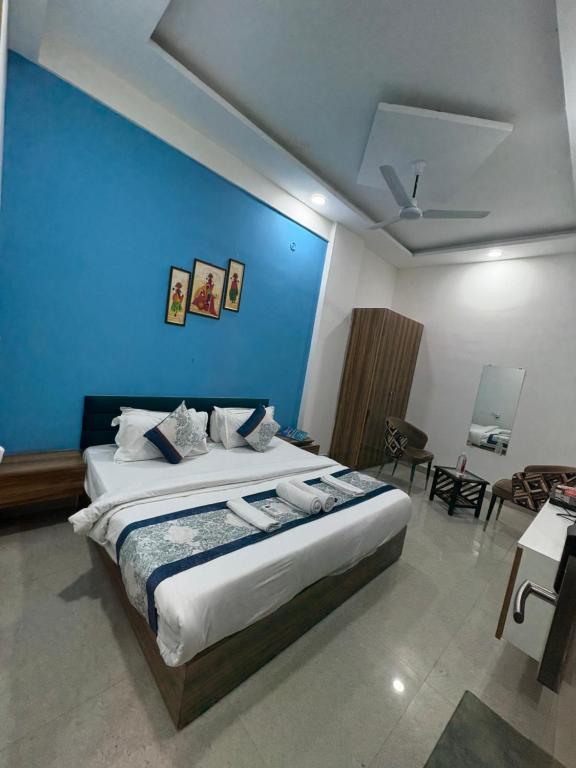 Postel nebo postele na pokoji v ubytování Radiant Blu Hotel