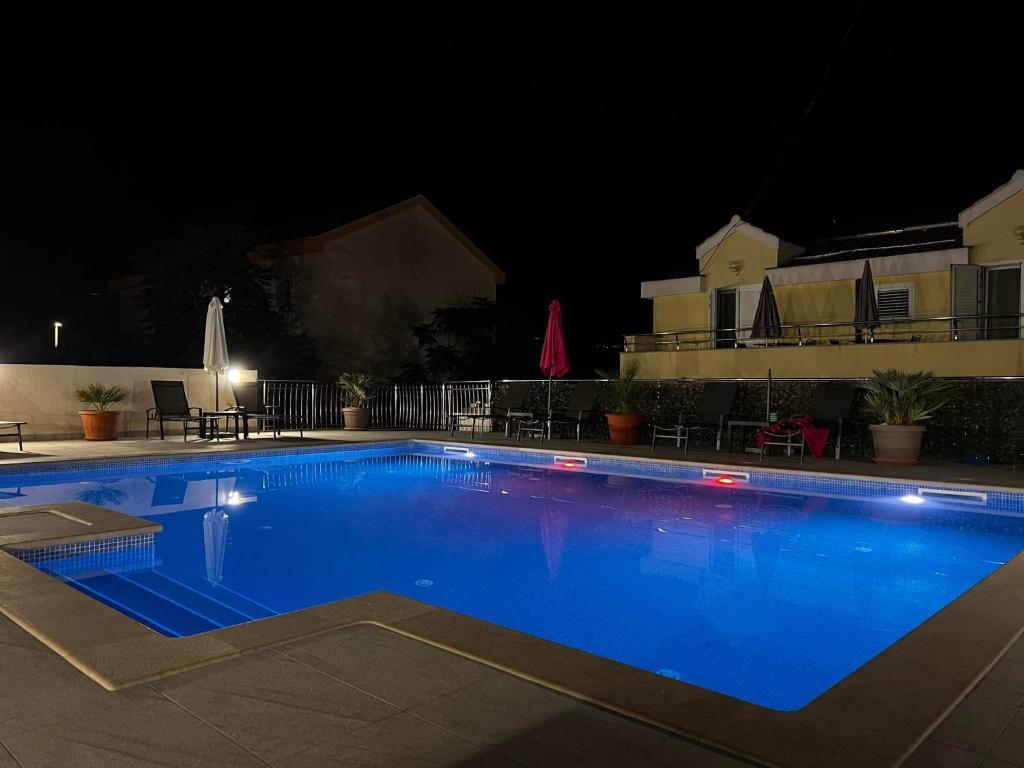Bazén v ubytování Villa Luna nebo v jeho okolí