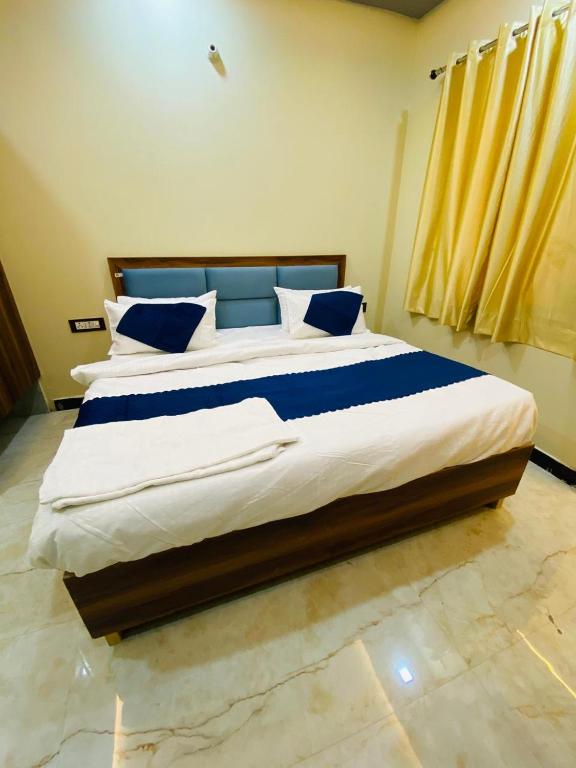 Postel nebo postele na pokoji v ubytování Hotel Agra YS Taj Hotel