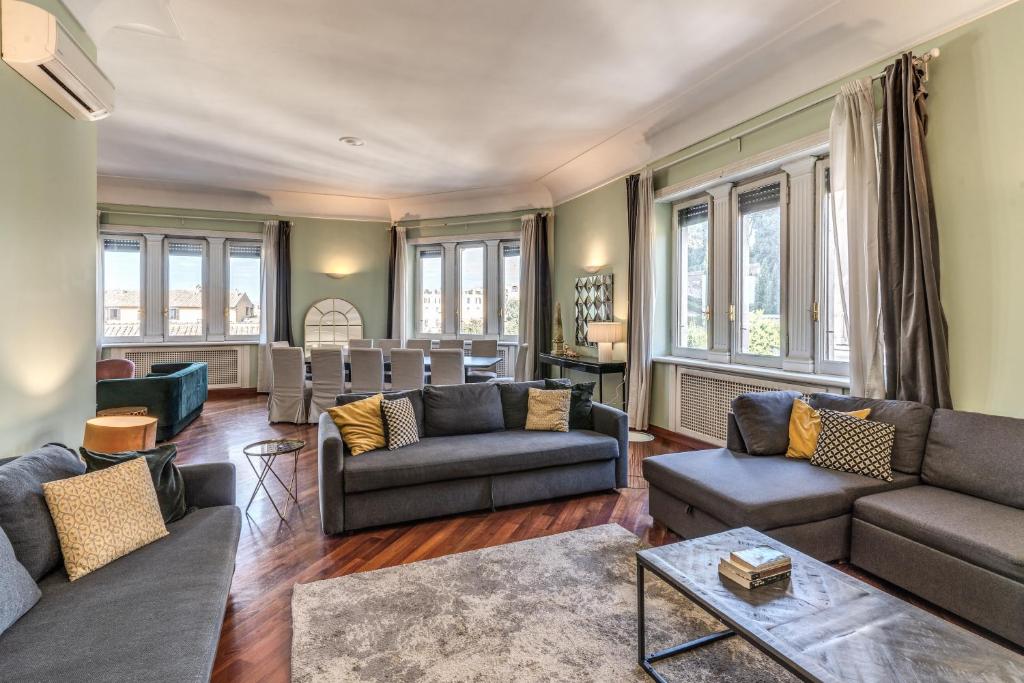 Posedenie v ubytovaní DOWNTOWN SRL - Imperial Panorama Penthouse