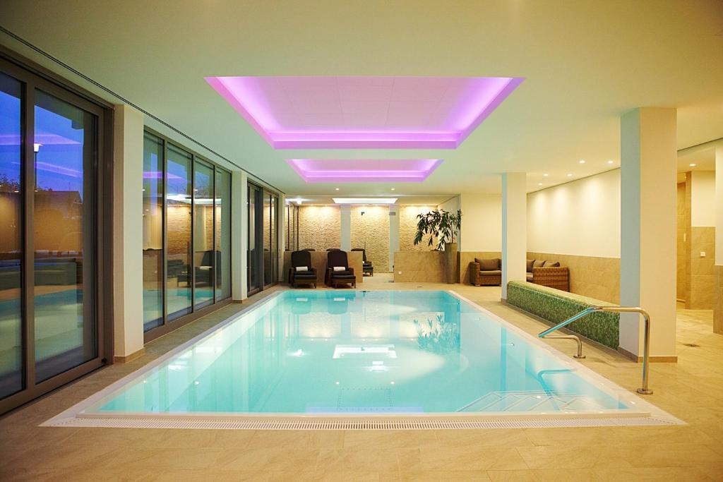 Bazén v ubytování Fuchsbau Romantik Hotel & SPA Restaurant & FOX Bar nebo v jeho okolí