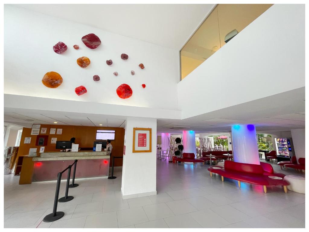 a lobby with donuts on the ceiling of a building at Adhara Express in Cancún