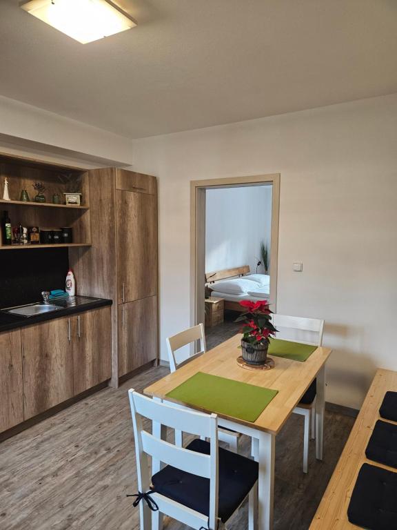 Kuchyň nebo kuchyňský kout v ubytování Apartmány Karolína - Kašperské Hory