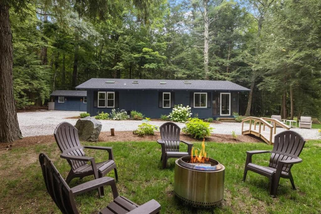 Zahrada ubytování Lakeside 3BR Retreat with Dock Hot Tub - Sleeps 6