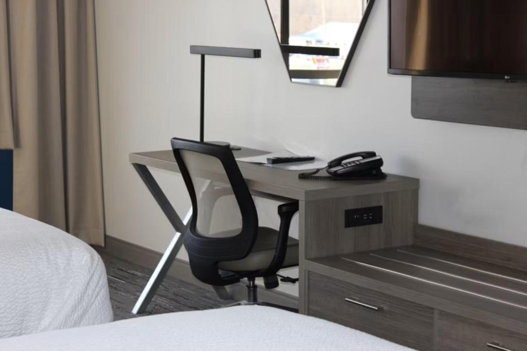 Holiday Inn Carbondale - Conference Center by IHG - Habitación Queen Estándar Con Sofá Cama