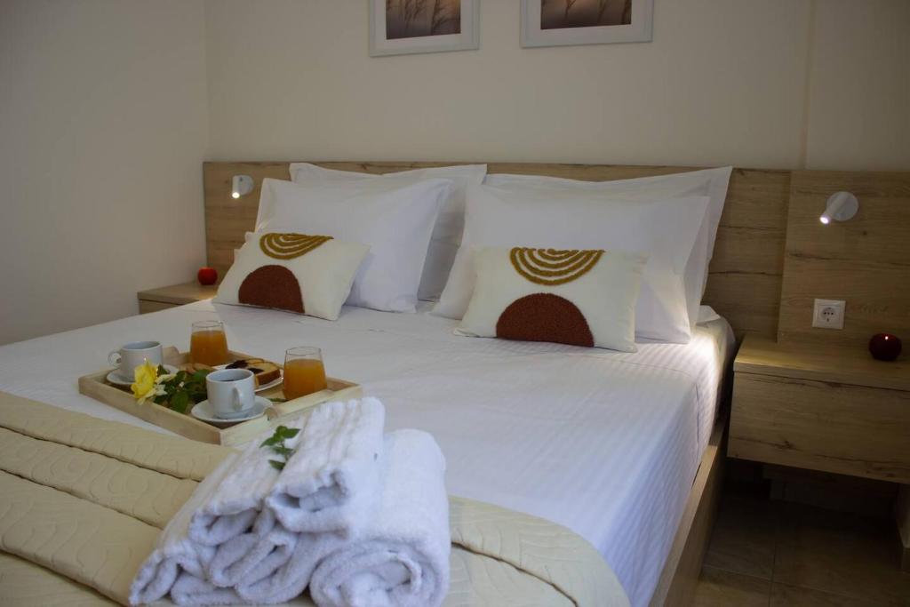 Postel nebo postele na pokoji v ubytování Maistro Suites With Pool, Matala