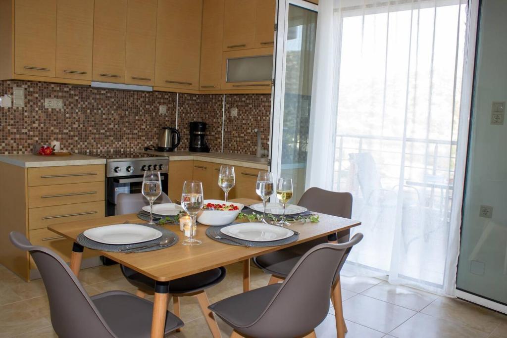 Kuchyň nebo kuchyňský kout v ubytování Maistro Suites With Pool, Matala