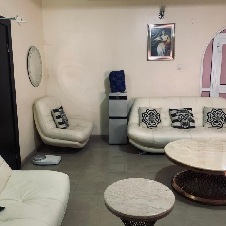Posezení v ubytování Health Plaza Abuja