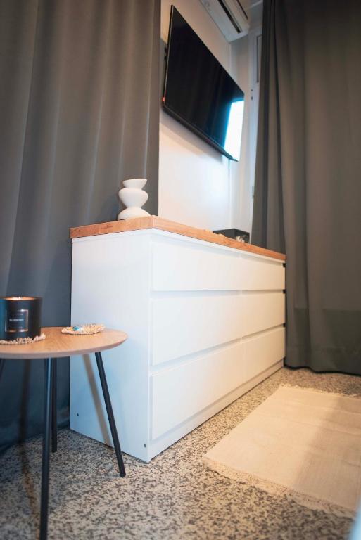 Zen Modern Studio - Private Entrance & Free Parking - Near Antunović